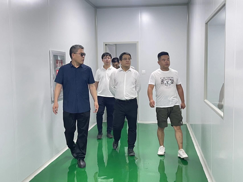 石嘴山市惠農(nóng)區(qū)委副書記、區(qū)長馬仲武 蒞臨寧夏興康恒潤農(nóng)業(yè)科技發(fā)展有限公司指導(dǎo)工作